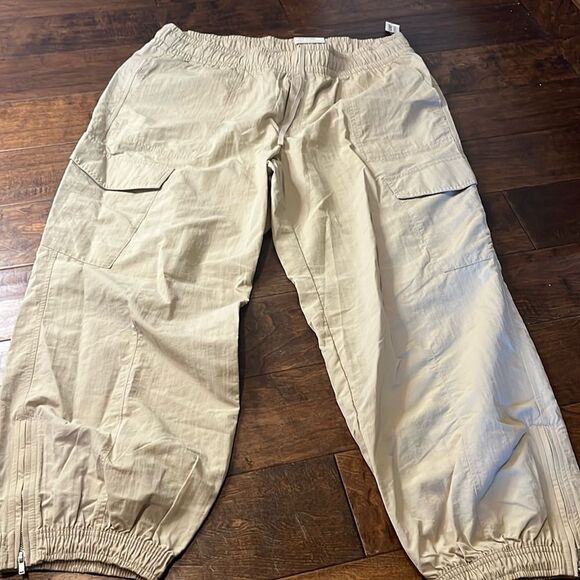 Old Navy Tan High Rise Jogger, size XL - Picture 1 of 9